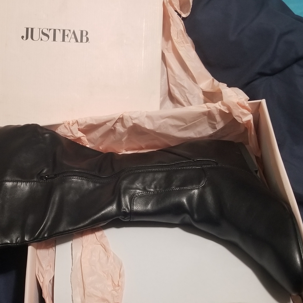 Knee boots